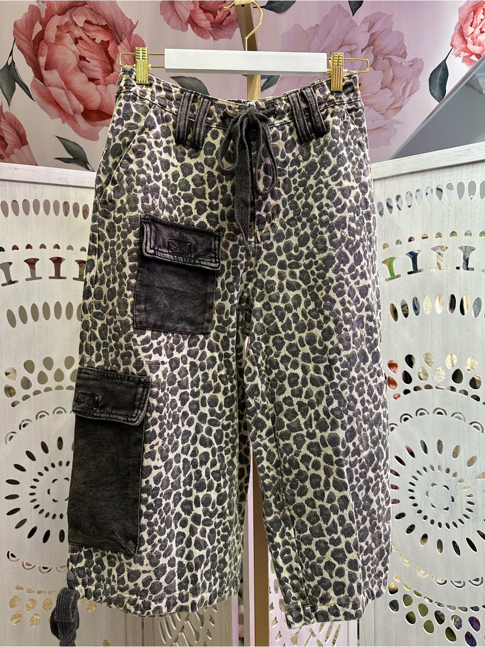 Oli & Hali Black and Cream Leopard Cargo Capris